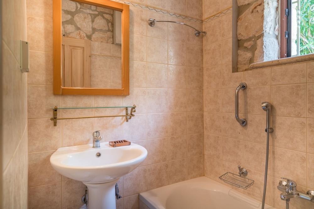 Myrties Stone Hotel